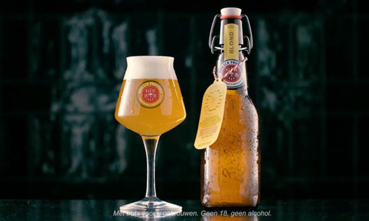 Grolsch Klassieke Blond fles en glas Grolsch Klassieke Blond fles en glas